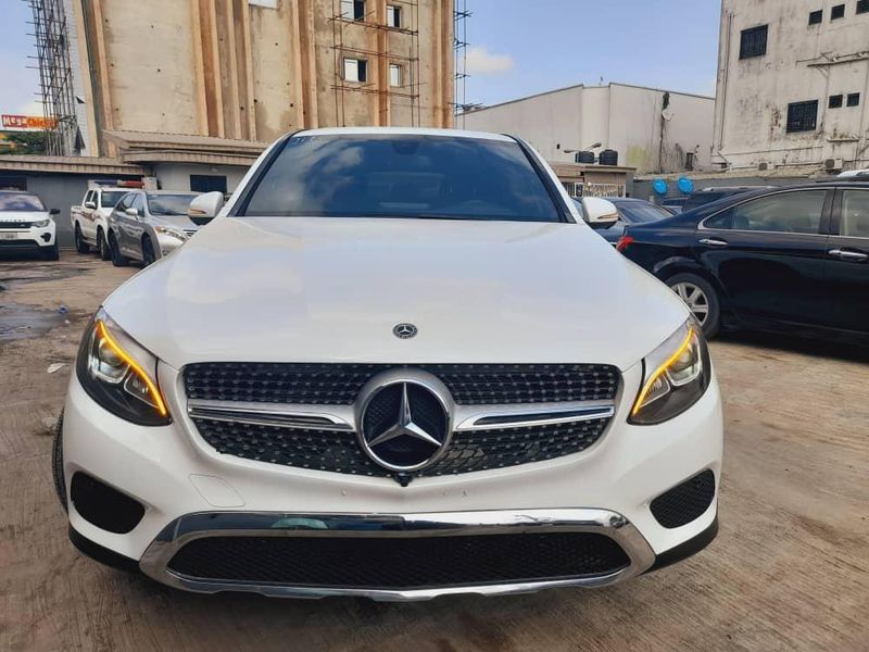 Thumbnail 12 of 2019 Mercedes-Benz GLC-Class